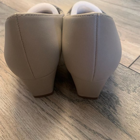 EASY STREET WALLIS WOMEN'S BLOCK HEEL PUMPS/HEELS OATMEAL LINEN 7.5 - Picture 7 of 10